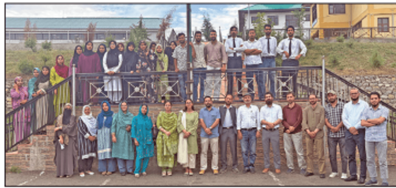 IUST conducts academic outreach programme at GDC Magam