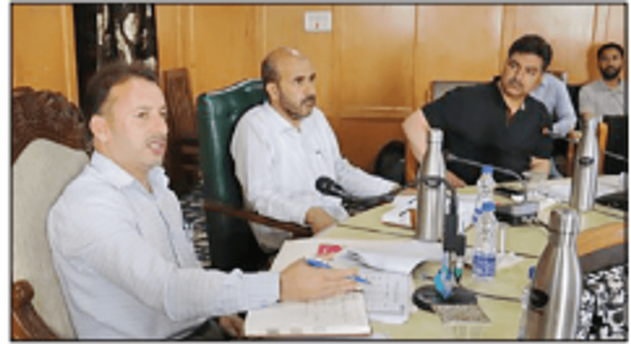 VC LCMA reviews progress of Land Records Digitisation in Pulwama