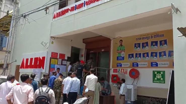 लखनऊ अग्निकांड के बाद कानपुर में बड़ा एक्शन; काकादेव सहित कई इलाकों में 26 से अधिक कोचिंग सेंटर सील, मची अफरातफरी