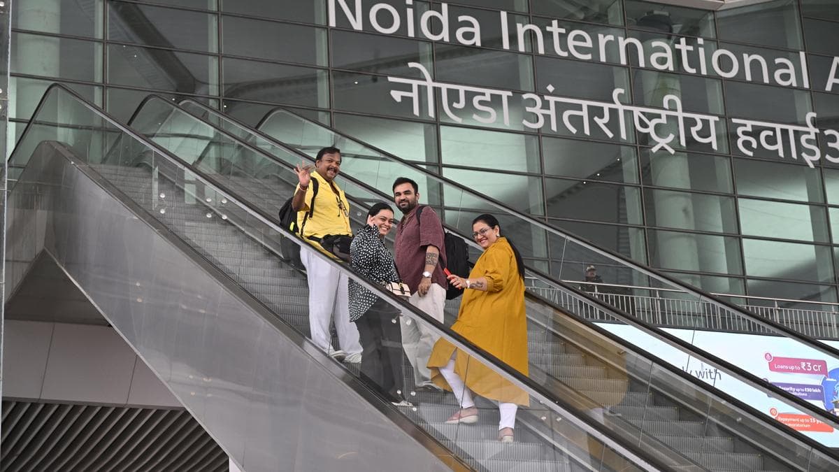 नोएडा अंतर्राष्ट्रीय हवाई अड्डा शुरू, जेवर तक पहुँच अभी अधूरी