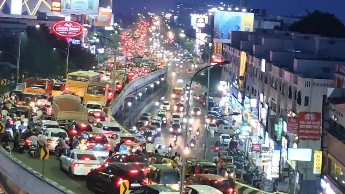 वेलाचेरी में मॉल में फिल्म इवेंट को रद्द करने के लिए पुलिस ने की कार्रवाई