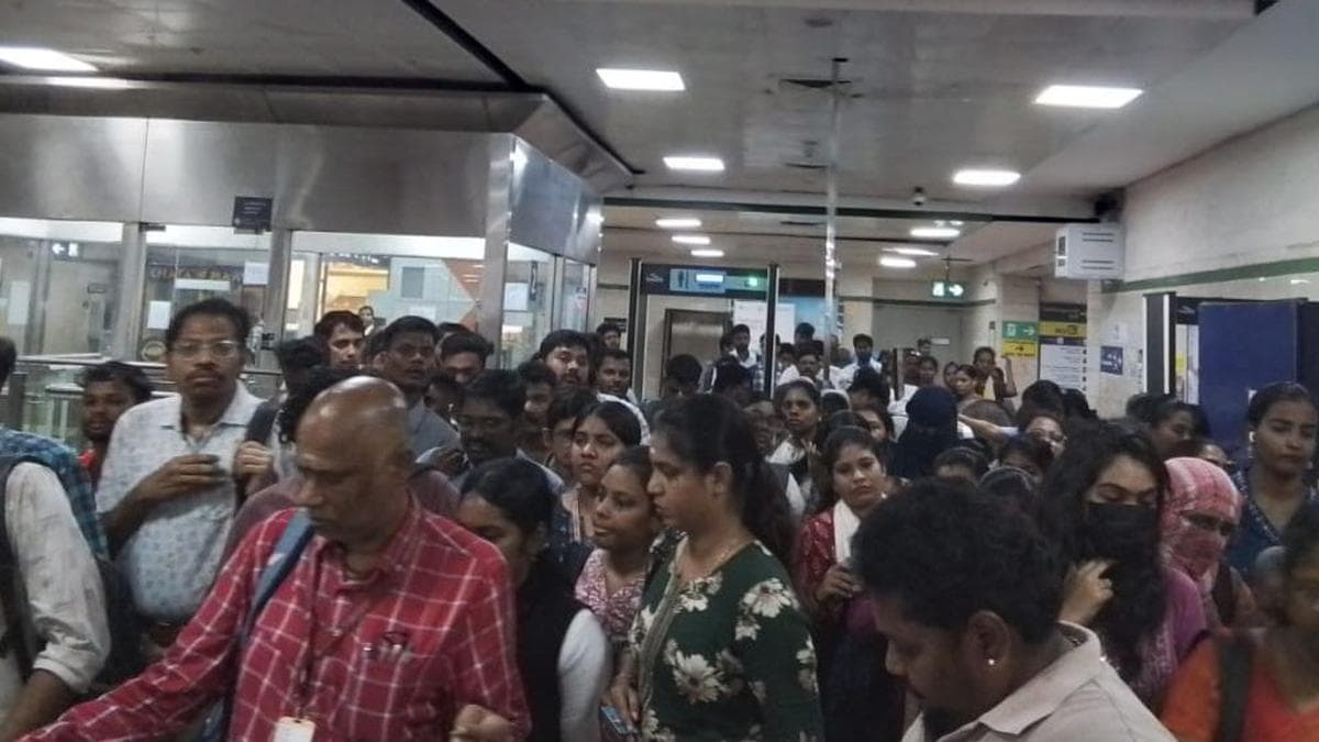 टिकटिंग गेट के सॉफ़्टवेयर अद्यतन से मेट्रो स्टेशनों में भीड़